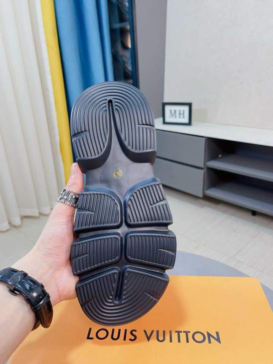 Picture of Louis Vuitton Slippers _SKULVsz38-44mnf06021274